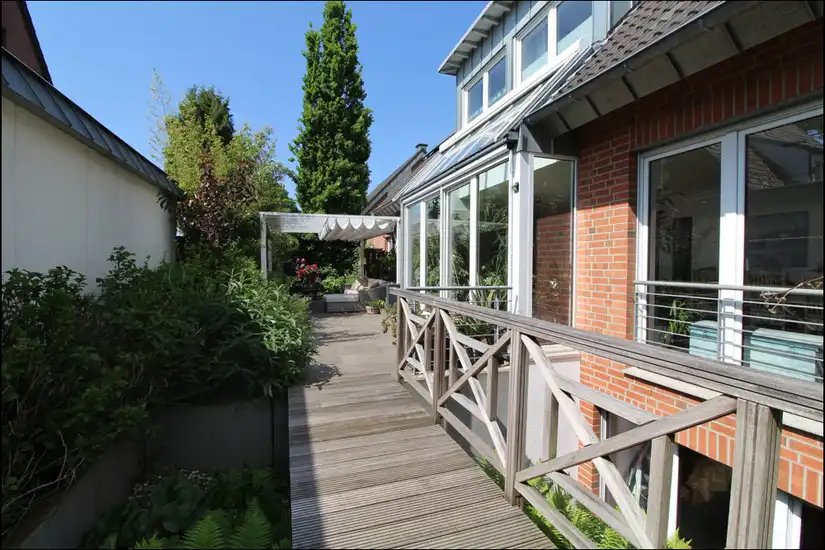 Ansicht und Brücke