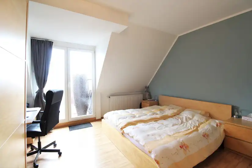 Schlafzimmer (mit Möbeln)