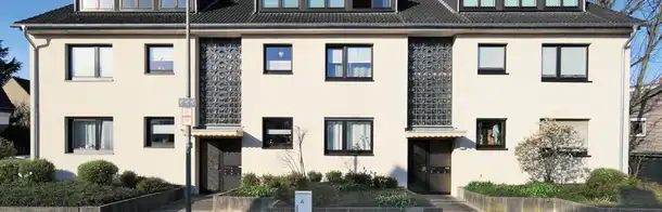 Außenansicht eines Mehrfamilienhauses